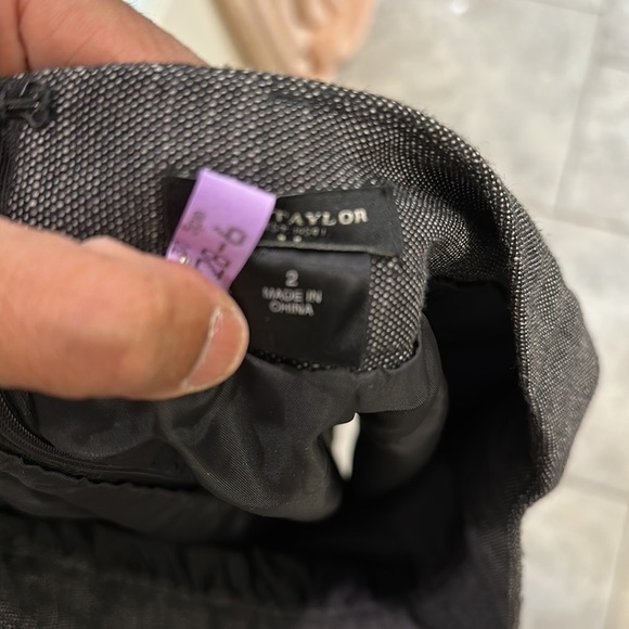 Ann Taylor Mini Skirt In Size 2 - Picture 8 of 9